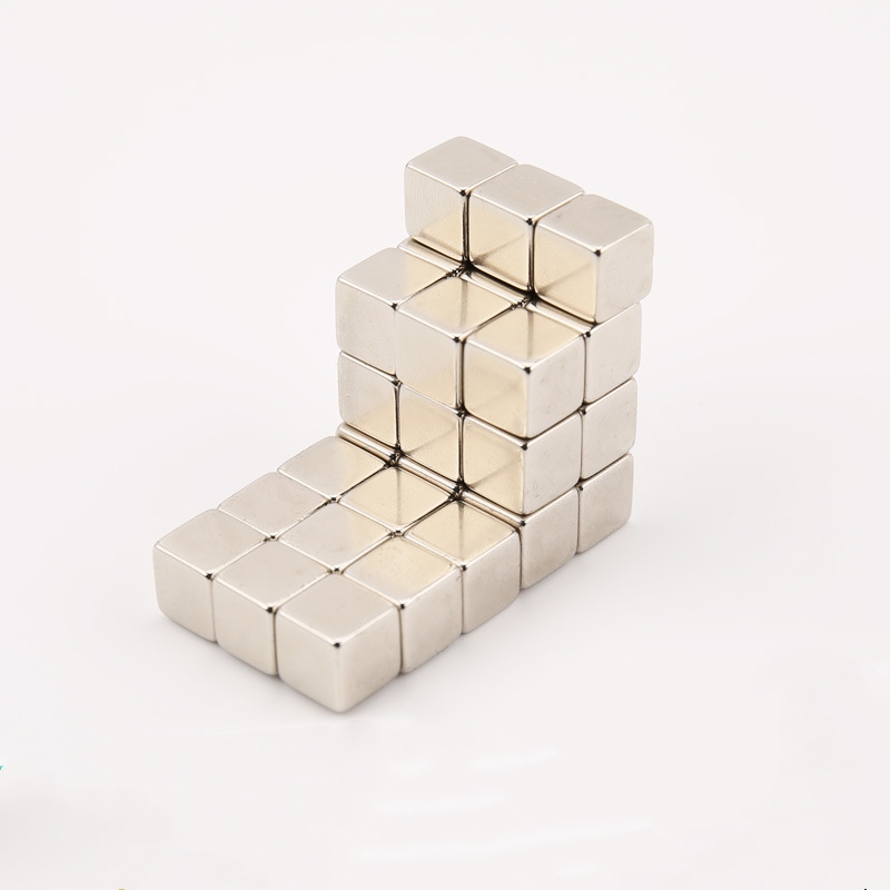 খুব শক্তিশালী চুম্বক